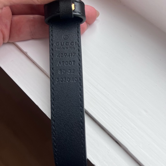 Gucci thin belt in black with gold hardware - Picture 6 of 7